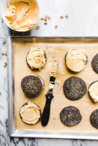 Galletas Sandwich De Chocolate Con Crema De Mantequilla Con Caramelo Salado