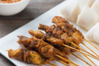 Satay De Pollo Simple Con Salsa De Maní De Malasia