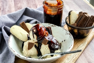 Salsa de chocolate fácil de hacer en casa, tan deliciosa que nunca volverás a comprarla