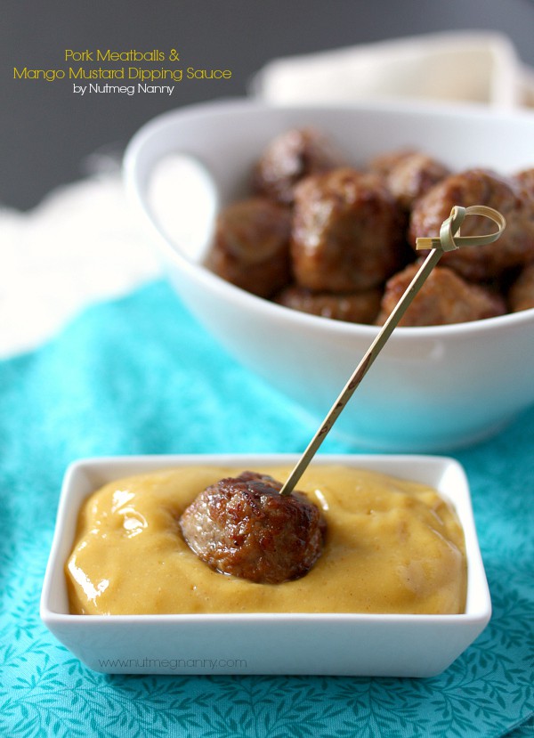 Alb&oacute;ndigas de cerdo con salsa de salsa de mostaza y miel de mango de Nutmeg Nanny