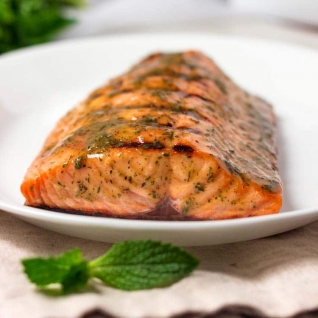 SalmĂłn a la parrilla con mostaza y miel