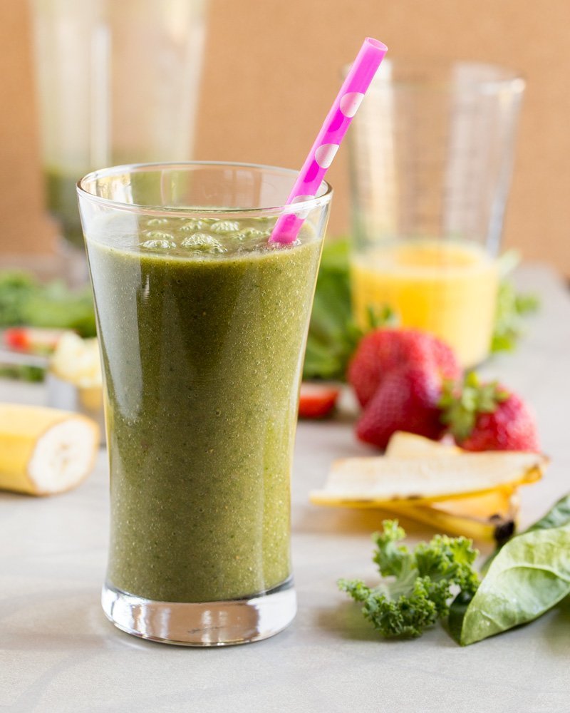 Vous êtes-vous senti lent et avez-vous besoin de démarrer votre système? Commencez votre journée avec un smoothie vert non laitier rempli de fruits, de légumes sains et de beaucoup de vitamine C.