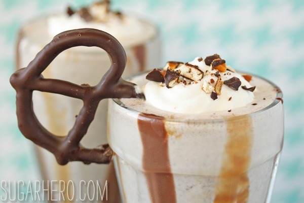 Batidos de pretzel cubiertos de chocolate