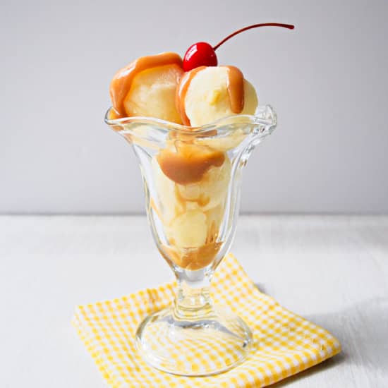 Sorbete de pastel al rev&eacute;s de pi&ntilde;a