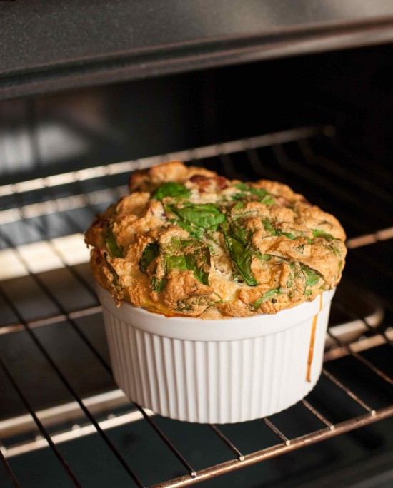 Soufflé de espinacas y tocino de Paleo Planet