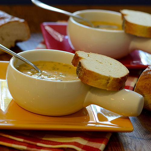 Sopa Cheddar De Poblano Asado - Alimenta Tu Alma También