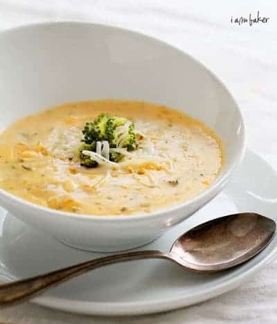 Sopa de queso y brĂłcoli asado
