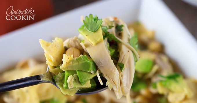 Sopa de pollo al chipotle