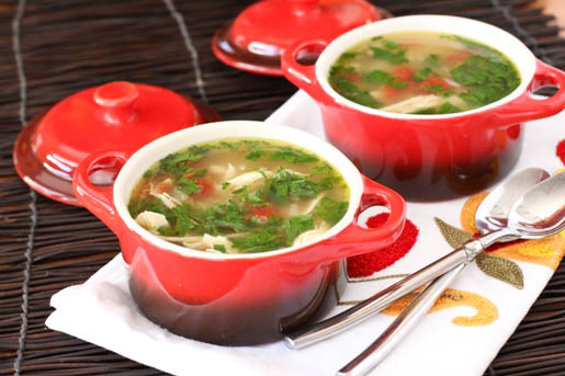 Soupe au poulet et citron vert au piment vert
