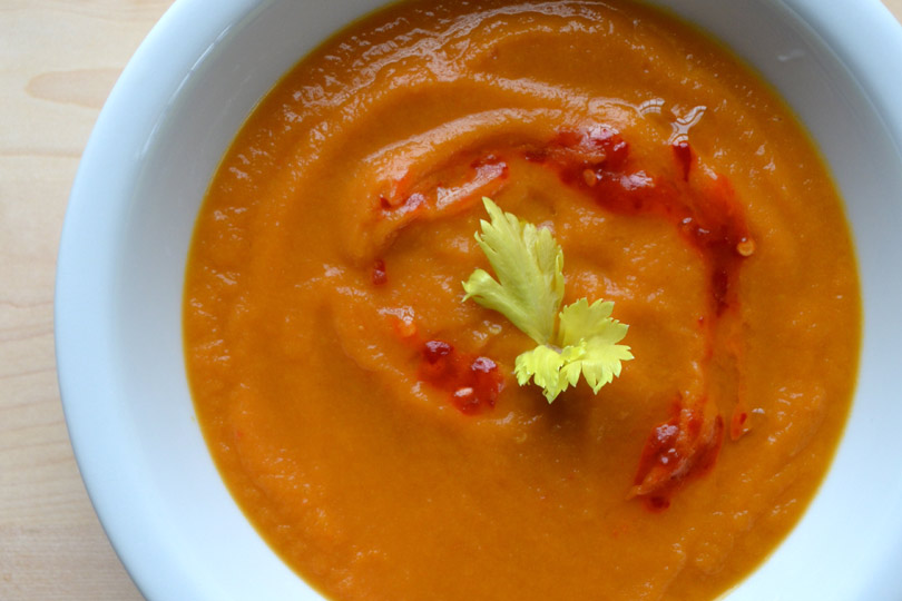 Sopa de zanahoria y manzana con especias