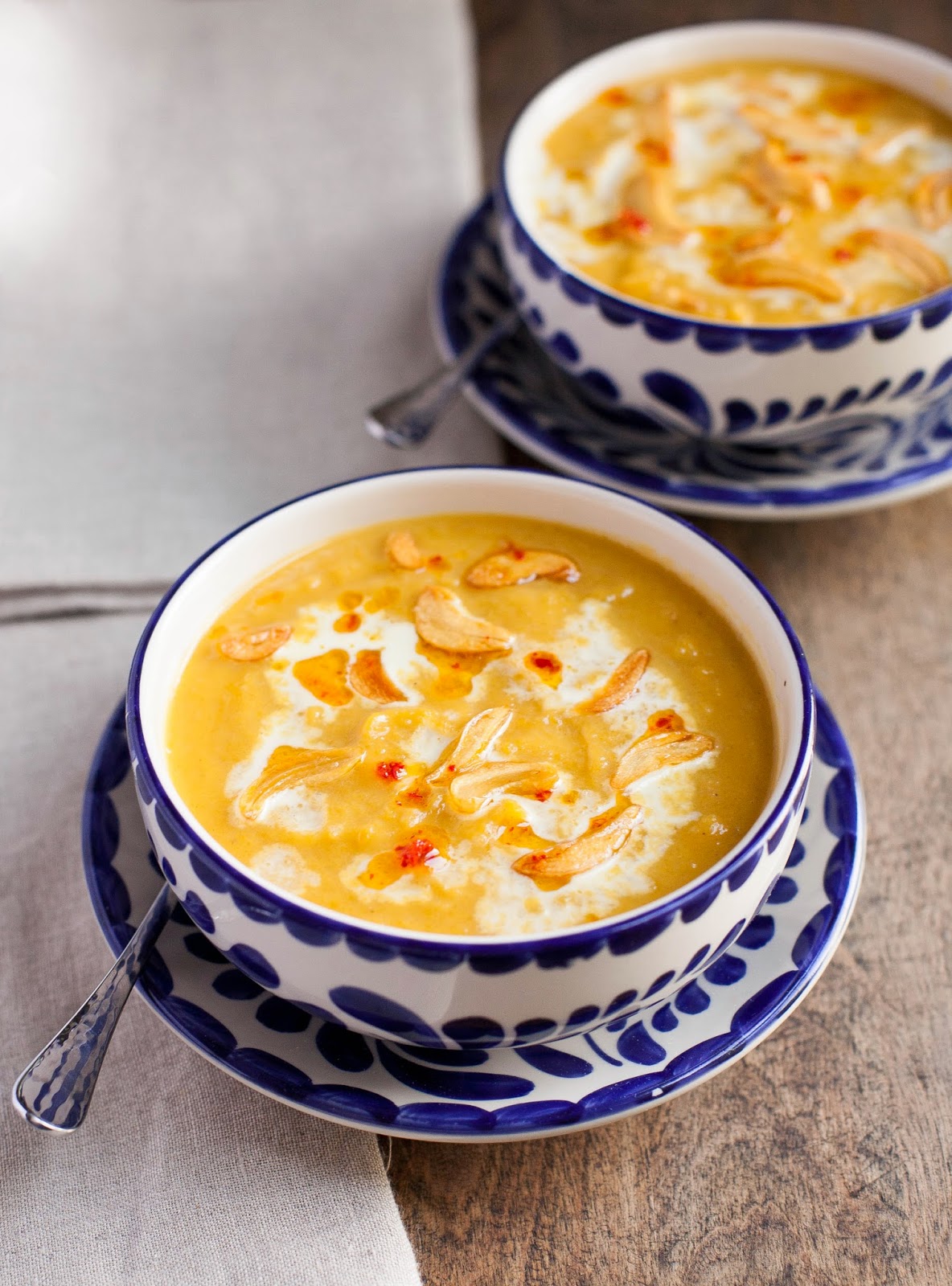 Sopa de calabaza con ajo frito y aceite de chile