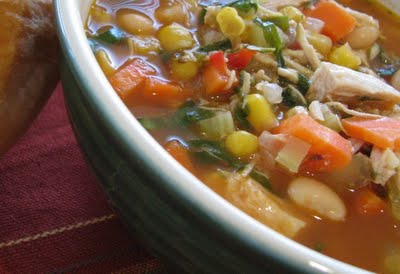 Soupe de poulet saine et copieuse -