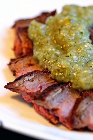 Chili Lime Frotado A La Parrilla Flank Steak Con Salsa De Tomatillo Asado