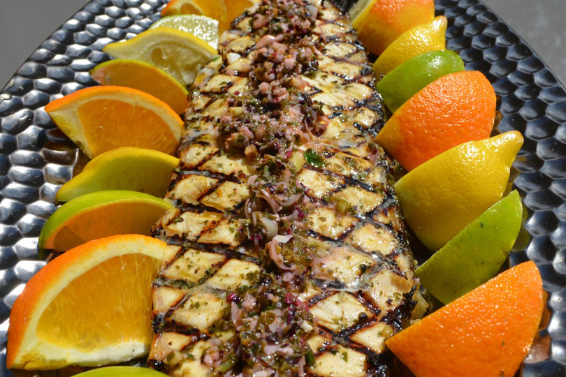 Bistec De Halibut Adobado Cítricos Y Hierbas