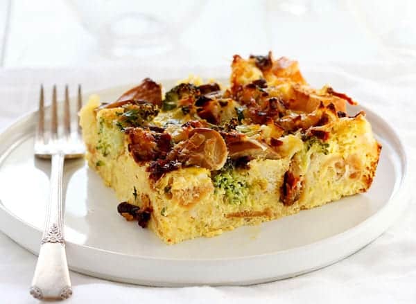 Estratos de desayuno (brócoli, champiñones y queso al horno)