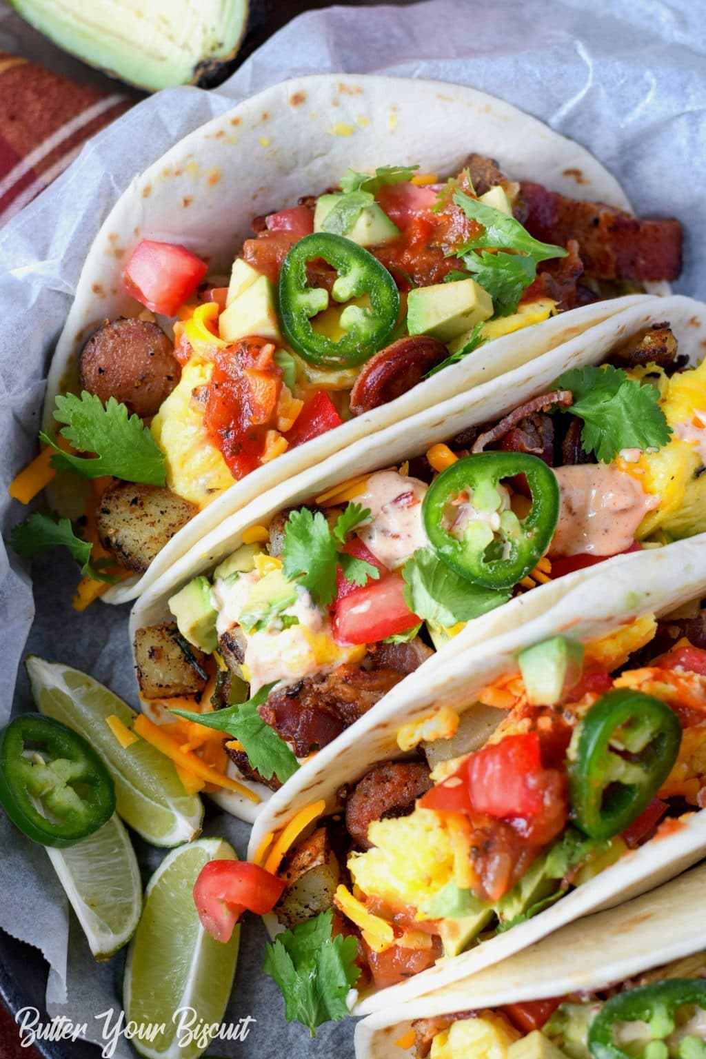 Tacos De Desayuno Con Chipotle Aoli-Mantequilla Su Biscuit