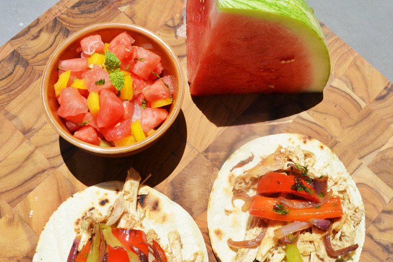 Tacos De Pollo Desmenuzado Con Salsa De Sandía