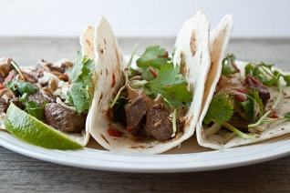 Cena para dos: Tacos de bistec con mantequilla de maní (¡con sriracha!)