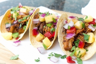 Tacos de cerdo hawaianos tirados con salsa de piña
