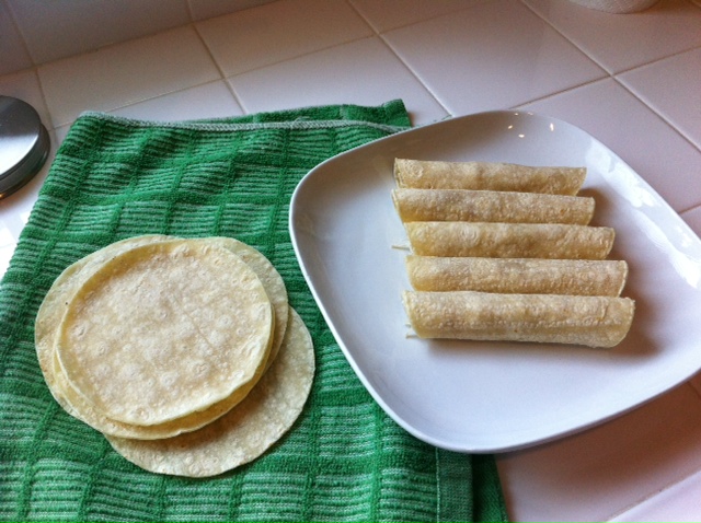 Taquitos avec guacamole maison et salsa