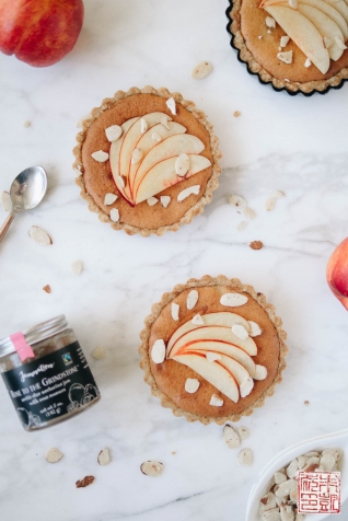 Tarta de mermelada de frutas y almendras