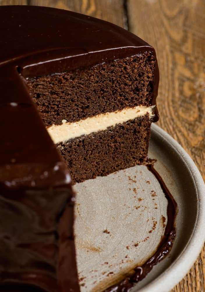 Pastel Ding Dong con mousse de mantequilla de man&iacute;