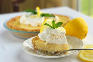 Tarta helada dulce y sabrosa de limón