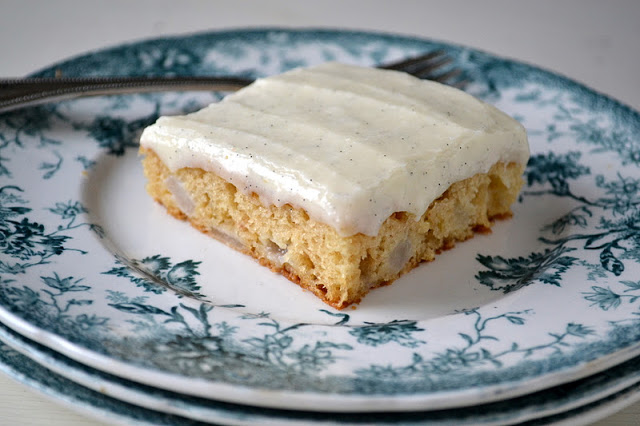 Tarte aux poires avec glaçage à la vanille