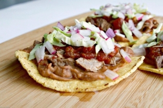 Tostadas De Pechuga Estofada Mexicana