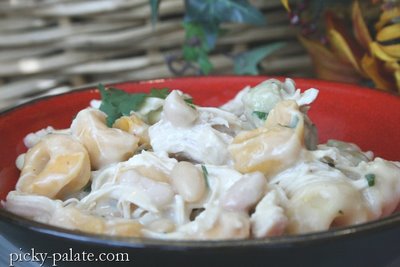 Tortellini crémeux au poulet chipotle, haricots blancs et coriandre