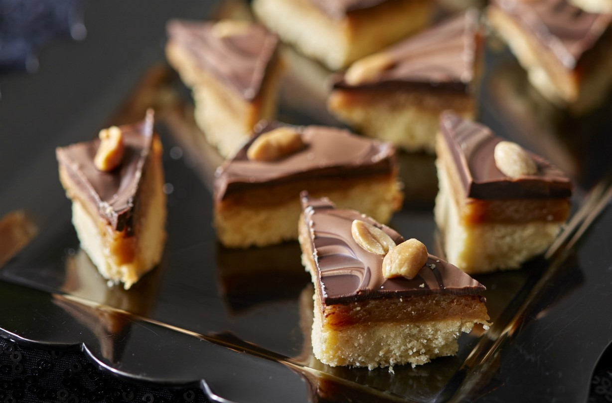 Tranche de caramel au beurre d'arachide Offrez à vos invités une gâterie sucrée en préparant nos triangles de tranche de caramel au beurre d'arachide. Vos invités iront sûrement plus loin.