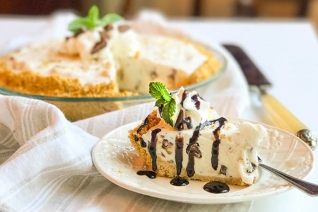 Un pastel de helado simple y clásico
