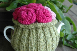 Un patrón de punto acogedor Rosy Posy Tea acogedo