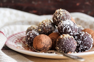 Un simple pero decadente trufas de chocolate con menta