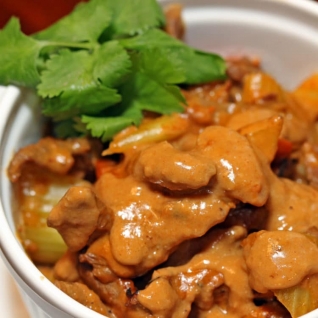 Carne Picante De Coco Y Verduras