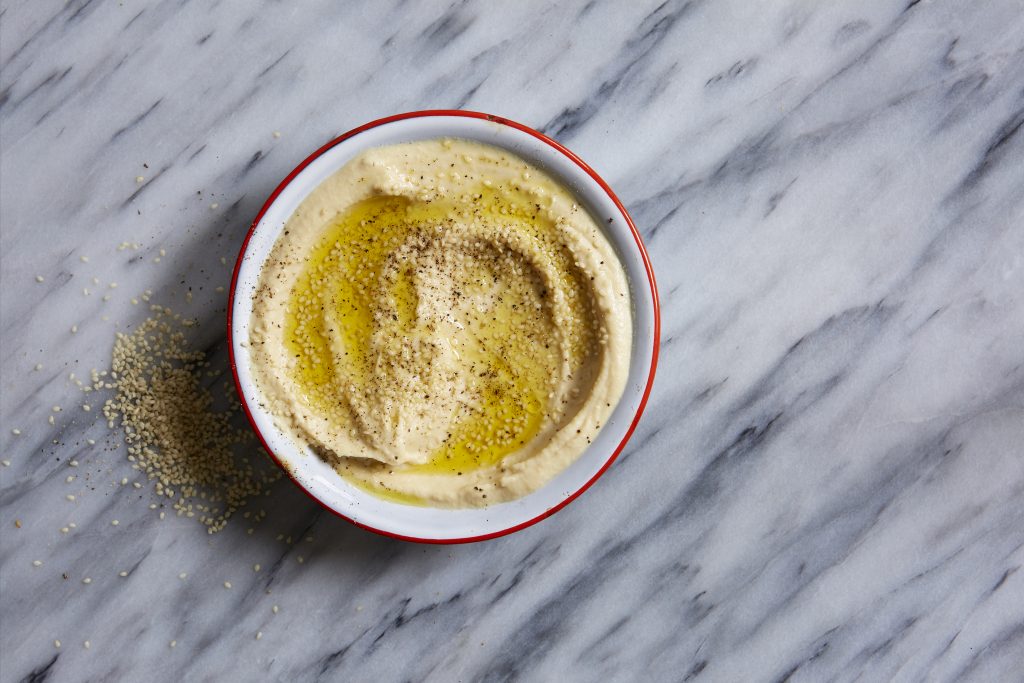 houmous Apprenez à faire du houmous fait maison avec notre recette rapide et facile. Nous promettons que c'est beaucoup plus savoureux que acheté en magasin!