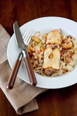 Cena para dos: salmón envuelto en manzana con bacon hash
