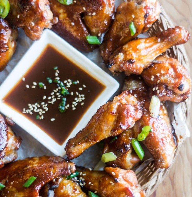 Alitas de pollo de caoba