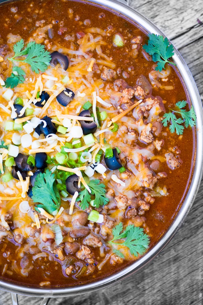 Meat Lovers Chili carg&oacute; con 3 tipos de carne para una comida abundante y reconfortante ~ theviewfromgreatisland.com
