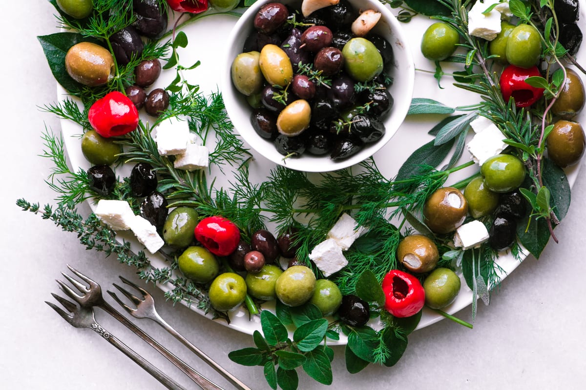 Assiette Apéritif Céramique Motif Olives - Fabrication Française, Diamètre 17 Cm