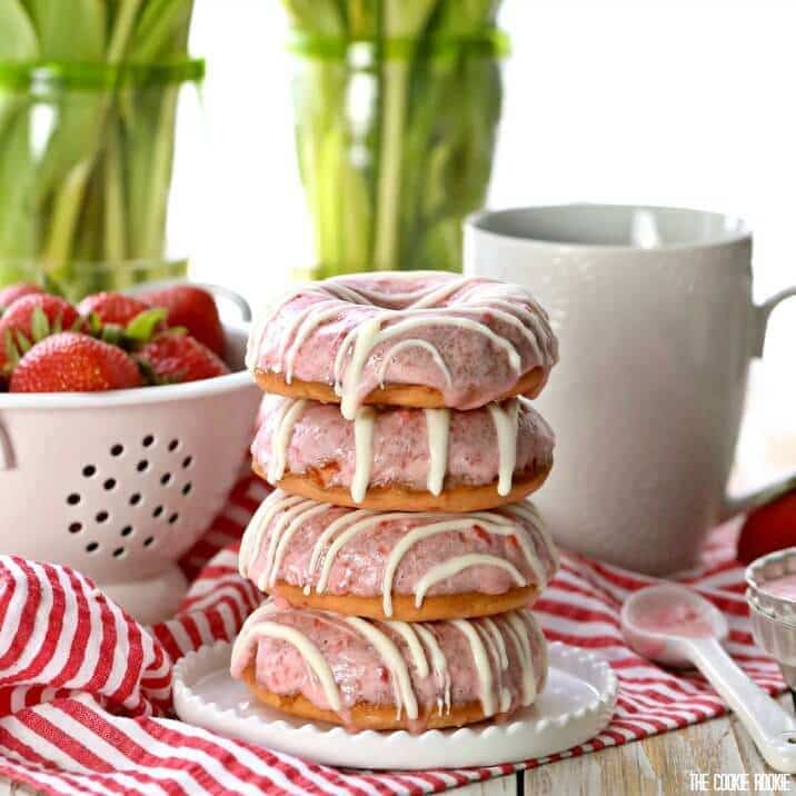 Rosquillas de mezcla de fresas y crema