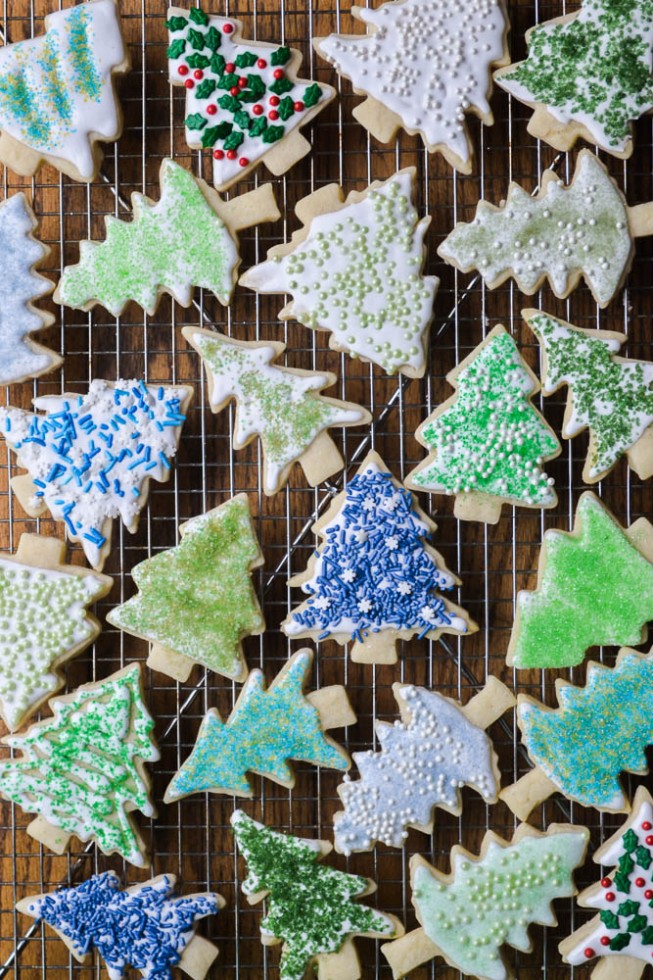 Las galletas de azúcar son el clásico regalo navideño: ¡decore con sus propios azúcares caseros de colores!