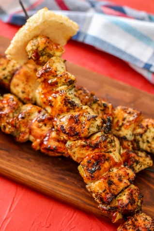 Pinchos de barbacoa puertorriqueños (BBQ Shish Kabobs)