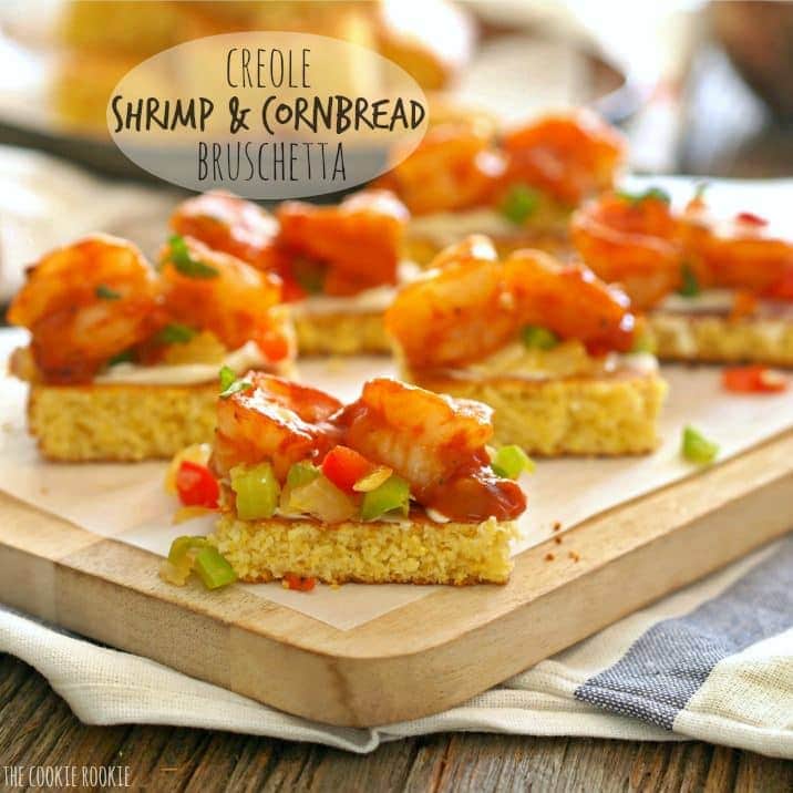 texto con camarones criollos y bruschetta de pan de maíz