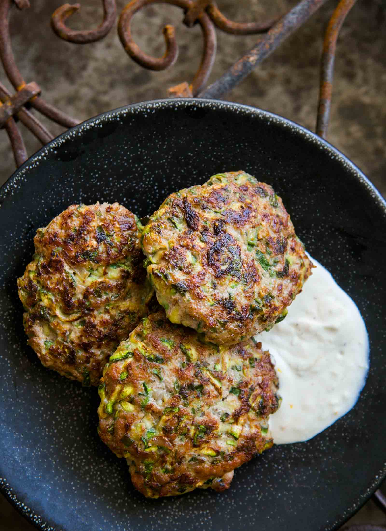 Burger épicé à la dinde et aux courgettes