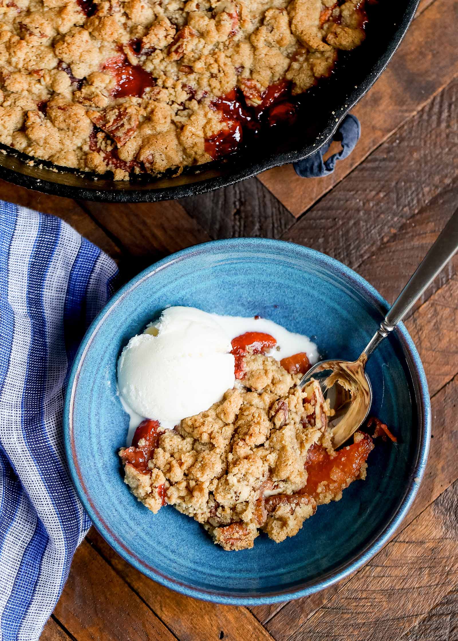 Crumble aux pêches et au gingembre
