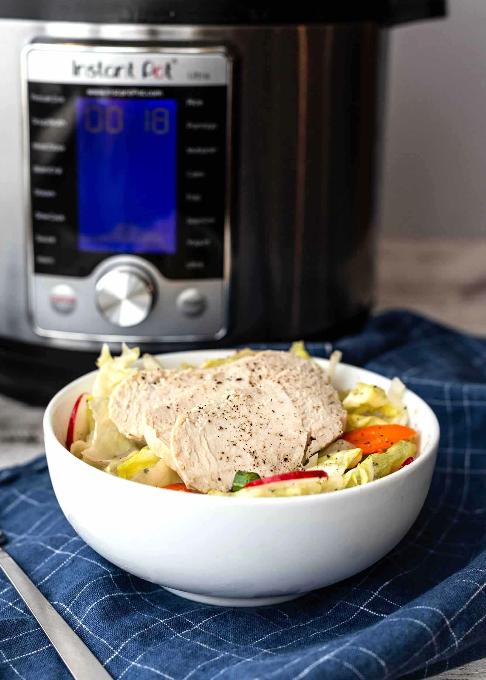Poulet désossé sans peau dans le pot instantané