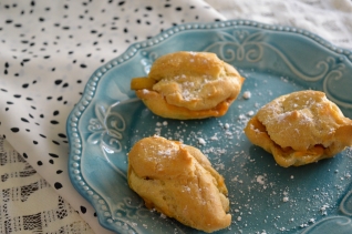 Puffs De Crema De Manzana De Caramelo Sabroso
