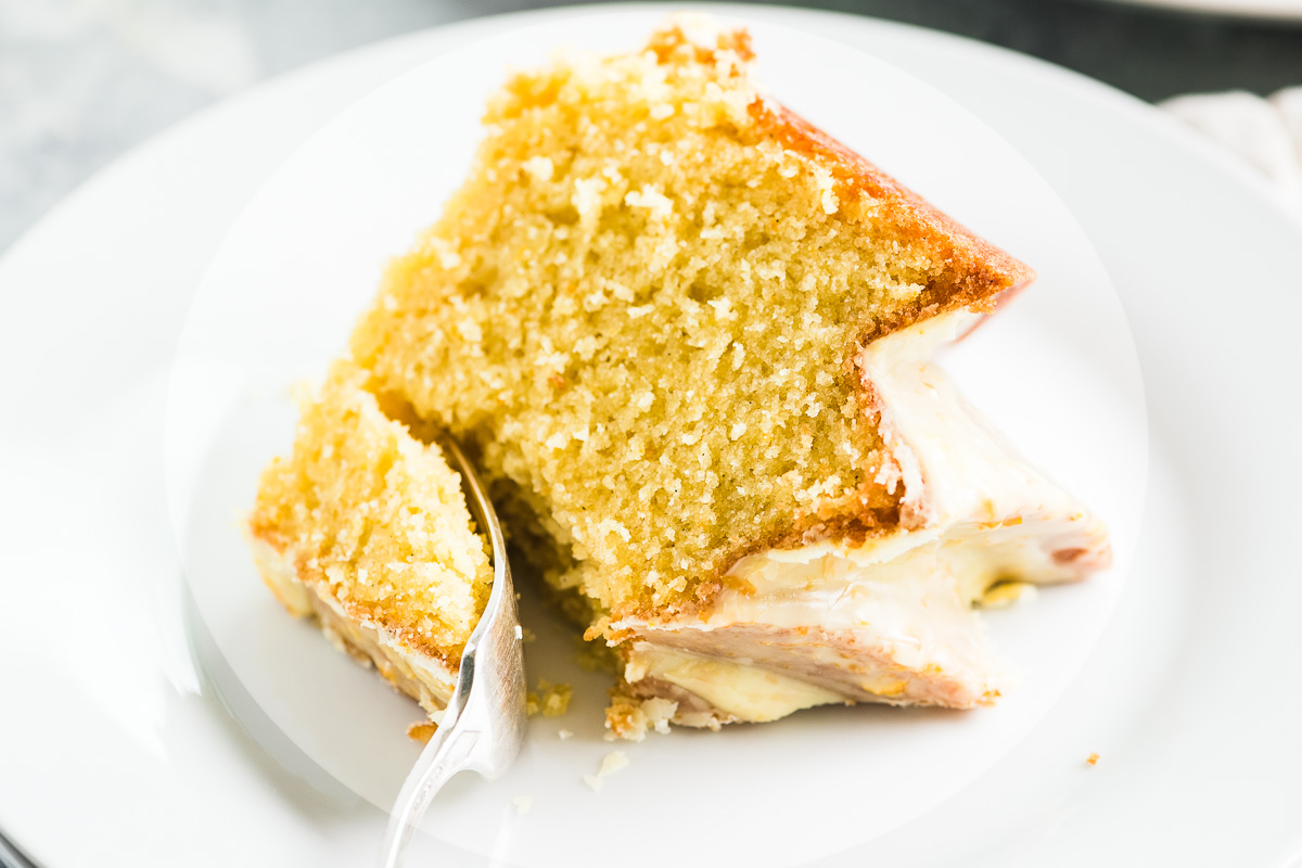 una rebanada de pastel de azahar