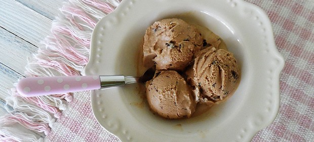 Helado de mocha con chispas de chocolate